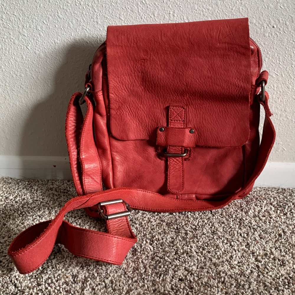 LIKE NEW Harbour 2nd beautiful crossbody red leather bag